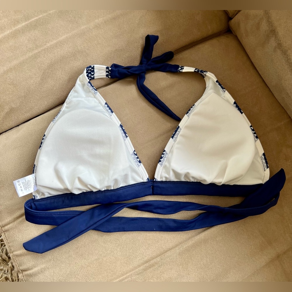 Venus NWOT sailboat halter bikini top. XL. tried on only. Matching bottoms avail - Picture 3 of 5